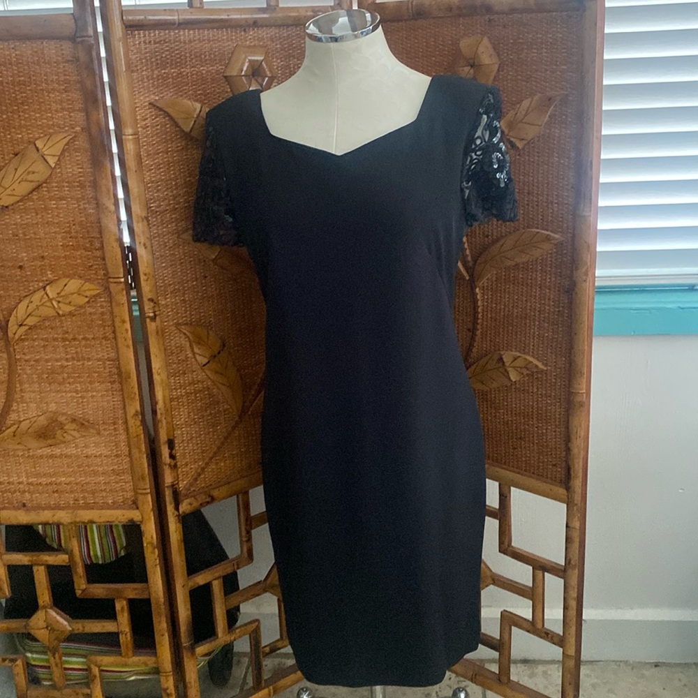 Women’s cocktail dress: Maggy London by Kenneth Nolan. Size 6.